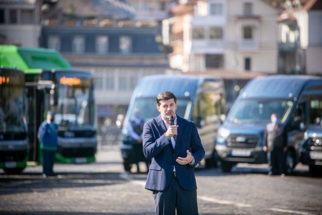 В Тбилиси поступила партия новых автобусов и микроавтобусов