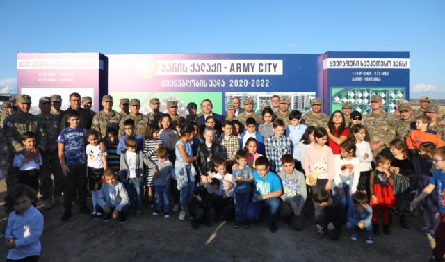 На горе Махата в Тбилиси началось строительство военного городка