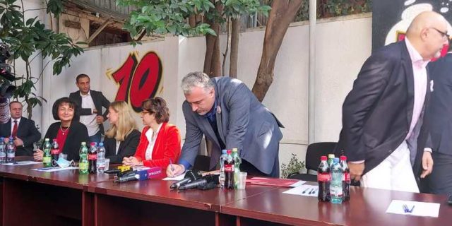 За день до парламентских выборов десять оппозиционных партий подписали меморандум