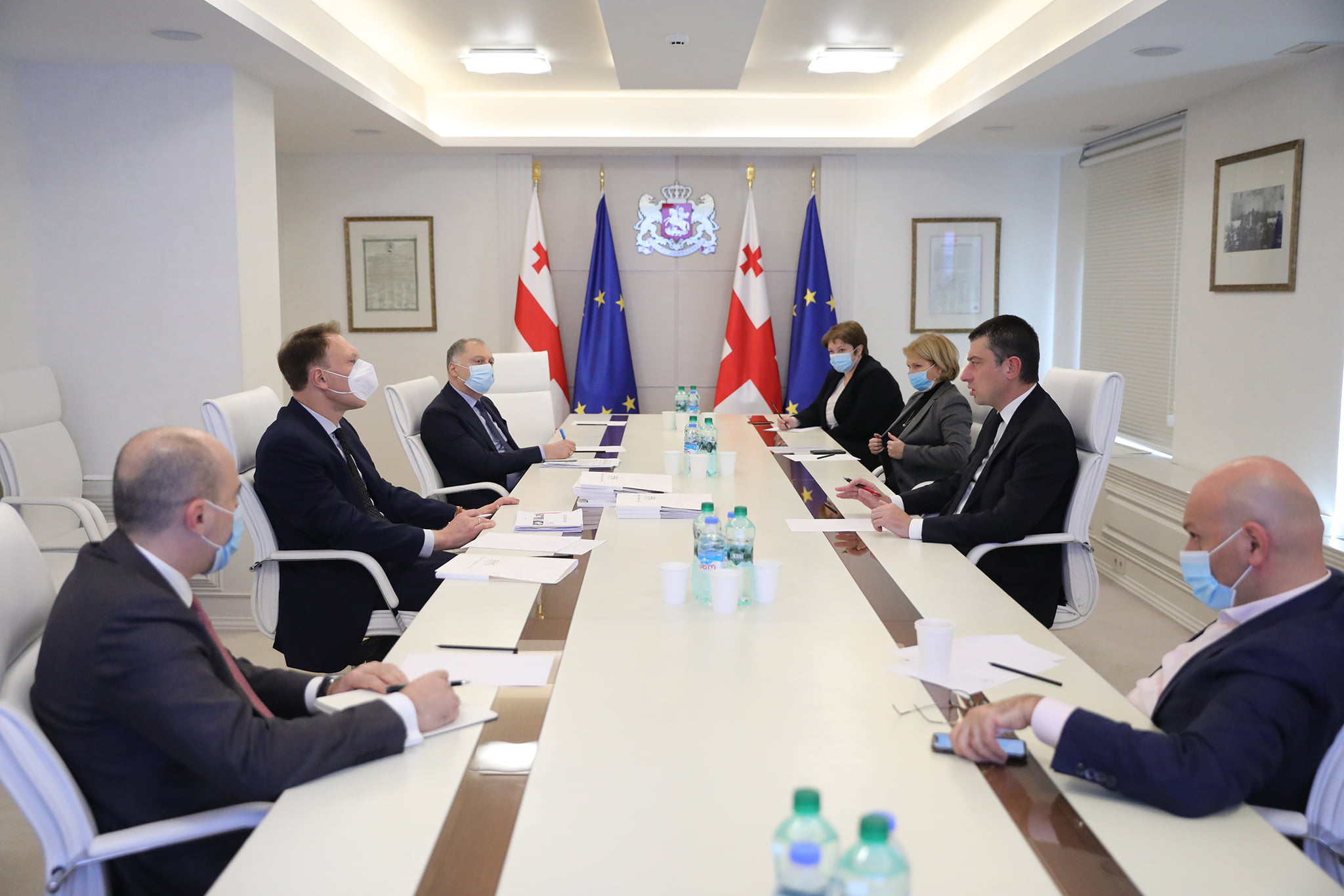 Премьер-министр Грузии обсудил с бизнесменами план спасения экономики