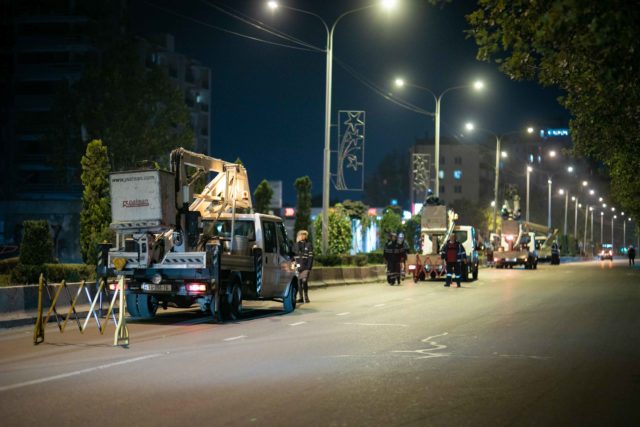 В Тбилиси начали монтаж новогодней иллюминации