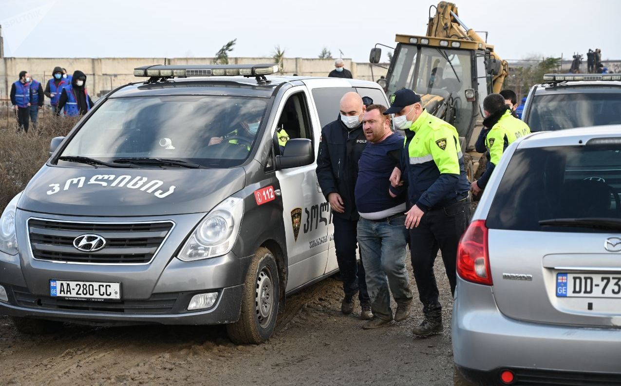 В Тбилиси демонтаж домов в Самгорском районе перерос в столкновения с полицией