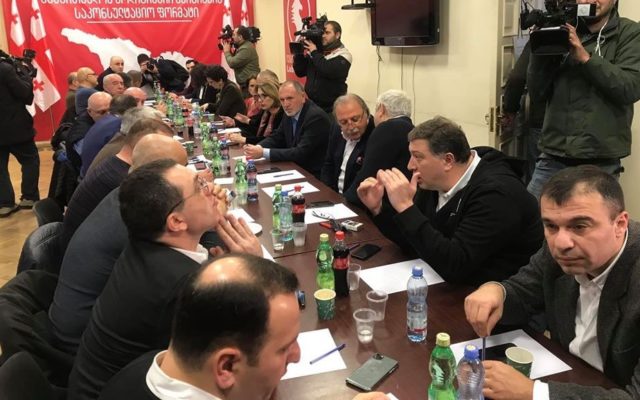 Оппозиция передала через послов ЕС и США свои требования правящей партии