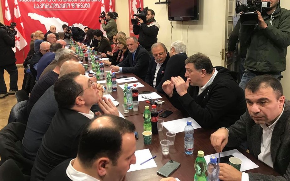 Оппозиция передала через послов ЕС и США свои требования правящей партии