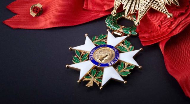 Бидзина Иванишвили награжден орденом Почетного легиона