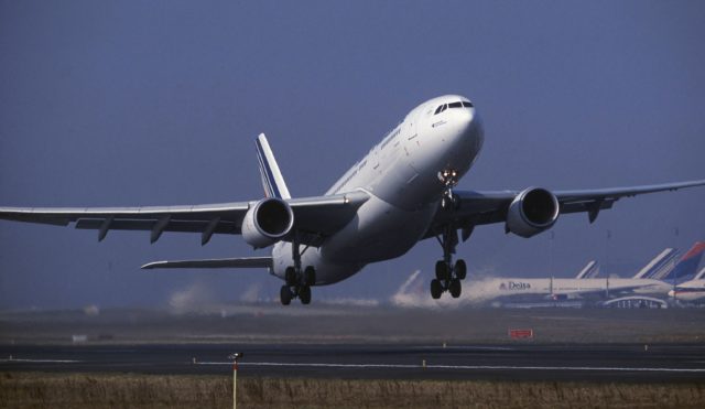 Грузия полностью отменит запрет на регулярное авиасообщение с 1 февраля