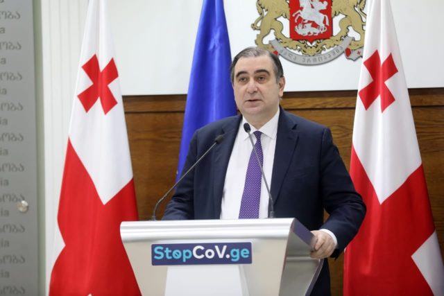 Михаил Чхенкели: во всех школах Грузии для учеников с пятого класса и выше ношение масок будет обязательным