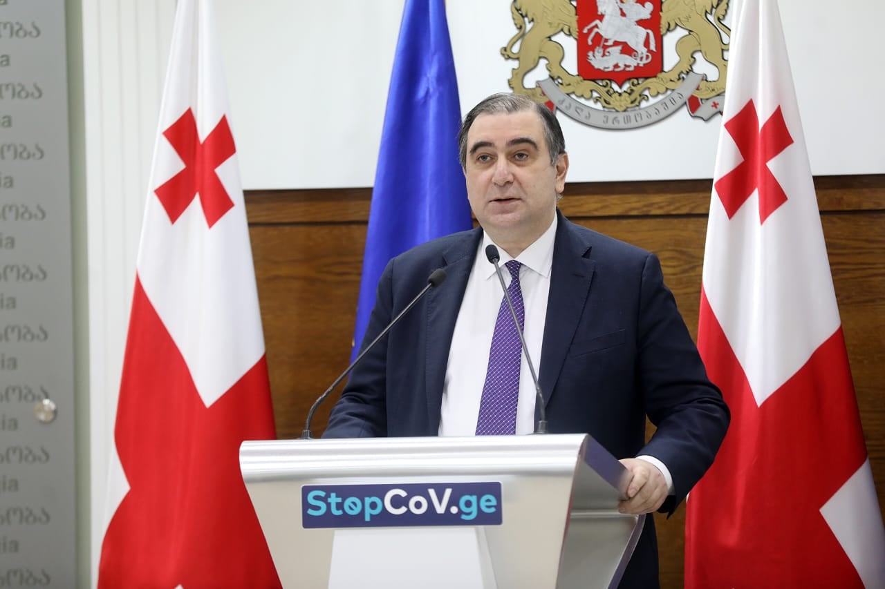 Михаил Чхенкели: во всех школах Грузии для учеников с пятого класса и выше ношение масок будет обязательным