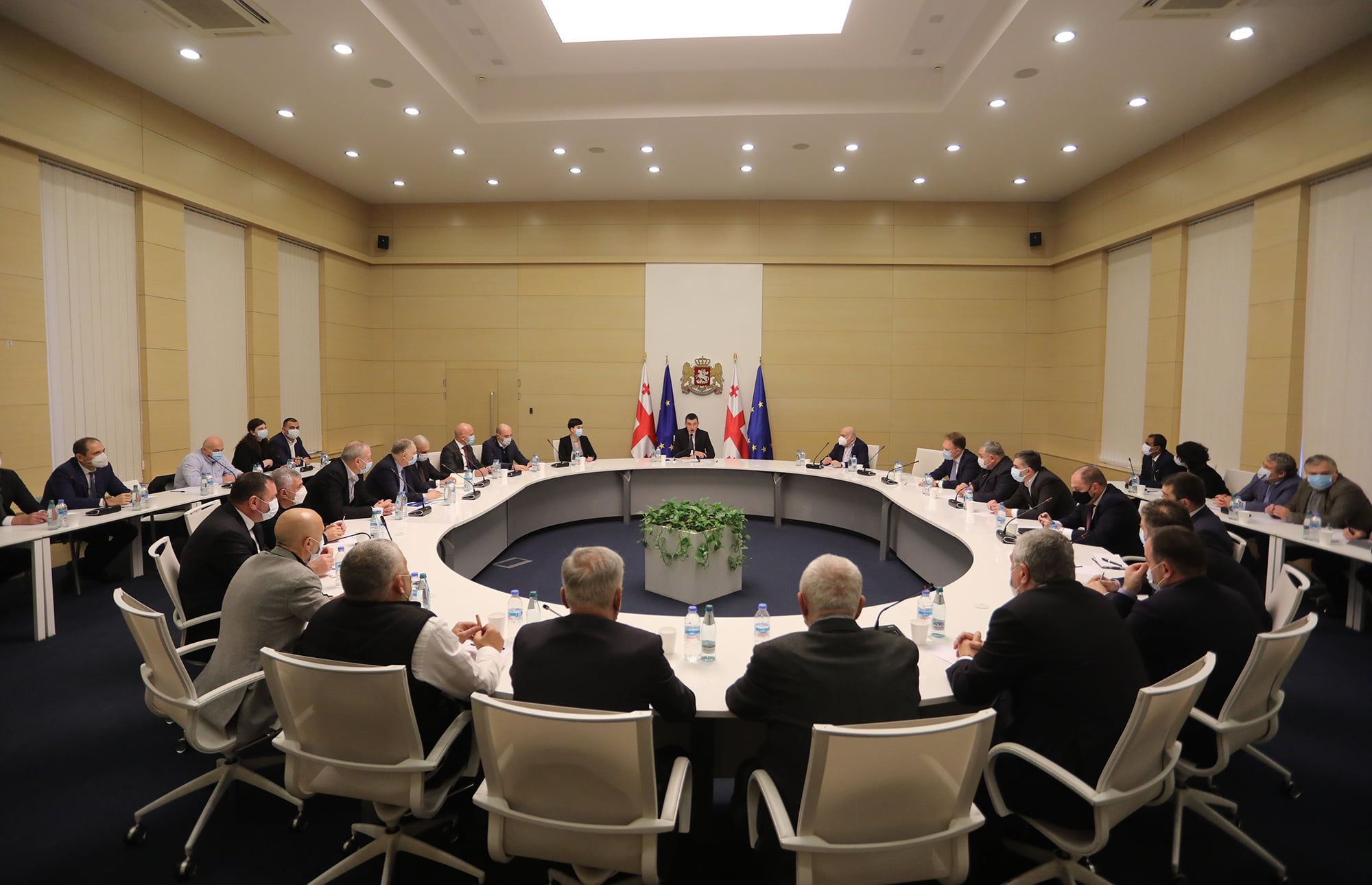 Премьер-министр Грузии встретился с крупными работодателями страны