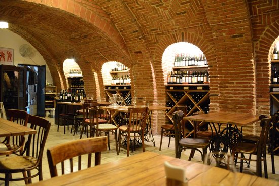 Рестораны в Грузии начинают работать, но без живой музыки