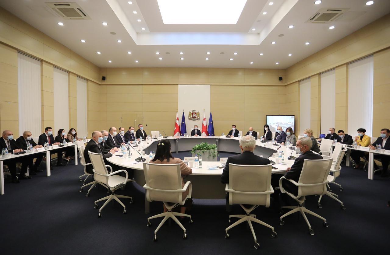 В Грузии ограничение на передвижение с 21:00 до 05:00 остается в силе