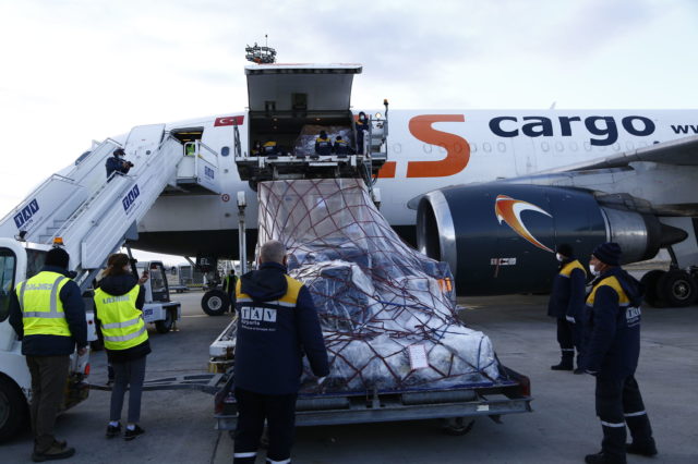 Первая партия вакцины от коронавируса AstraZeneca доставлена в Грузию