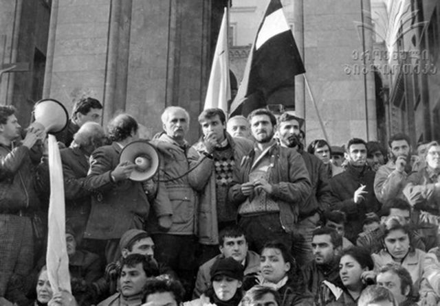 Грузия отмечает 9 апреля - "траурный и праздничный день новейшей истории страны"