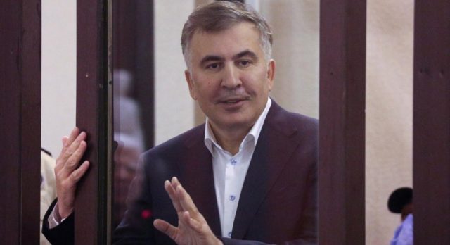 Саакашвили обратился за помощью к Макрону