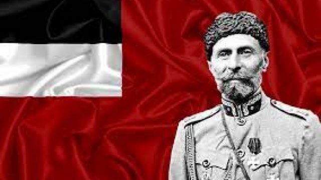 «Сегодня – день рождения Георгия Квинитадзе, национального героя Грузии, главнокомандующего Демократической Республики Грузия. Самоотверженный борец за свободу Родины, один из создателей современной грузинской армии, он не терял веры в восстановление независимости страны даже в самые тяжелые дни своего пребывания в изгнании. «Нет пули, которая меня убьет, потому что мои корни в стране, которая была убита и не умерла» — в этих его словах воплощена идея бессмертия Грузии, ее свободы и государственности», — написал премьер-министр страны в своем Facebook. Гарибашвили добавил, что для властей Грузии было большой честью, что в прошлом году им представилась возможность перезахоронить останки генерал-майора Георгия Квинитадзе на родине. Георгий Иванович Квинитадзе генерал-майор, главнокомандующий грузинской армией во время Советско-грузинской войны, начальник Тифлисского военного училища. Родился 21 августа 1874 года в Дагестане, сын героя Хивинского похода 1873 года полковника Ивана Семёновича Квинитадзе. Образование получил в Тифлисском кадетском корпусе, из которого выпущен 1 сентября 1892 года подпрапорщиком. Затем поступил в Константиновское военное училище, по окончании которого 8 августа 1894 года произведён в подпоручики и назначен в 152-й пехотный Владикавказский полк. Последовательно получил чины поручика (7 августа 1897 года) и штабс-капитана (7 августа 1901 года). В рядах 9-го Восточно-Сибирского стрелкового полка принимал участие в русско-японской войне, за отличие был награждён орденом св. Станислава 3-й степени с мечами и бантом (в 1905 году) и орденом св. Анны 4-й степени (в 1907 году), а также произведён в капитаны. По окончании военных действий поступил в Николаевскую академию Генерального штаба, которую окончил в 1910 году по 1-му разряду и был назначен командиром роты в 16-м гренадерском Мингрельском полку. С 1 апреля 1912 года состоял обер-офицером для особых поручений при штабе Кавказского военного округа. 6 декабря того же года награждён орденом св. Анны 3-й степени. С началом Первой мировой войны принимал участие в военных действиях против турок в Закавказье, за отличие 15 июня 1915 года произведён в подполковники. 25 июня того же года назначен исполняющим должность начальника штаба 4-й Кавказской стрелковой дивизии, 6 декабря 1916 года произведён в полковники. С августа 1917 года — командир 15-го Кавказского стрелкового полка, с осени того же года командовал бригадой в 3-й пехотной дивизии Грузинского корпуса. За отличие в Эрзерумской операции награждён золотой саблей с надписью «За храбрость» (Приказ по армии и флоту от 31 июля 1917 года) и орденом св. Георгия 4-й степени (Постановление Петроградской Георгиевской думы от 27 сентября 1917 года). В октябре 1917 года произведён в генерал-майоры. Также за отличия во время Первой мировой войны был награждён орденами св. Станислава 2-й степени, св. Анны 2-й степени, св. Владимира 4-й степени. 11 января 1918 года был назначен генерал-квартирмейстером Кавказского фронта, затем заместитель военного министра Закавказской республики. С образованием летом 1918 года грузинской армии Квинитадзе перешёл туда на службу и последовательно занимал должности помощника военного министра, командира 1-й дивизии, генерал-губернатора Абхазии, командующего войсками побережья Чёрного моря, начальника Тифлисского военного училища, главнокомандующего армией Грузии. В феврале—марте 1921 года организовывал сопротивление наступающим частям Красной армии. В 1921 году, с падением независимости Грузии, эмигрировал в Константинополь, в 1922 году — во Францию. В эмиграции работал на заводе грампластинок, занимался производством и продажей мацони. Председатель Объединения бывших воспитанников Тифлисского кадетского корпуса, член Союза Российских кадетских корпусов, член Союза Георгиевских кавалеров. В 2013 году посмертно награждён орденом Национального героя. Звание Национального героя является наиболее почётным государственным званием в Грузии, которое присуждается за выдающиеся, героические действия. Вместе со званием Национального героя Грузии вручается орден Национального героя Грузии. Скончался 7 августа 1970 года в Шату, похоронен на местном кладбище. В 2021 году на родине с воинскими почестями был перезахоронен в Мтацминдском пантеоне. 