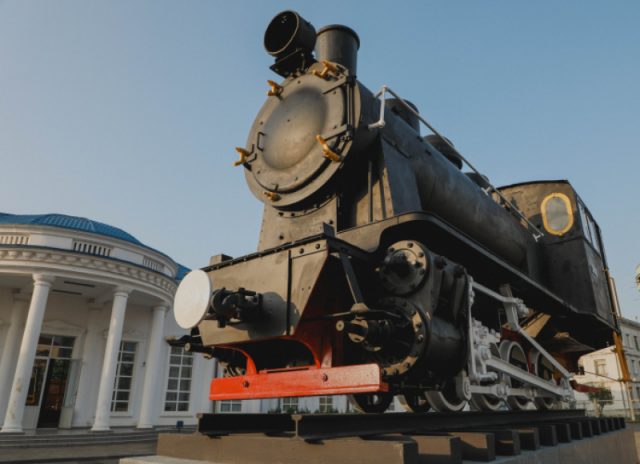 В Поти восстановлен памятник паровозу