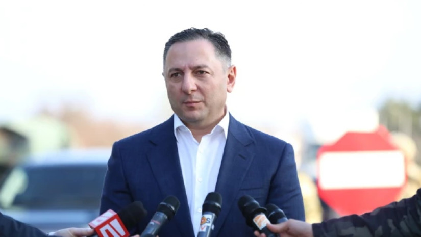 Совсем не смешно - министр о поисках грабителя банка