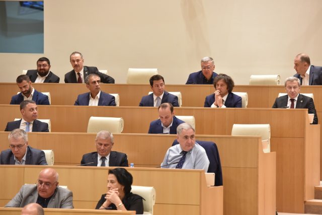 Парламент Грузии одобрил запрет юридическим лицам финансировать политические партии