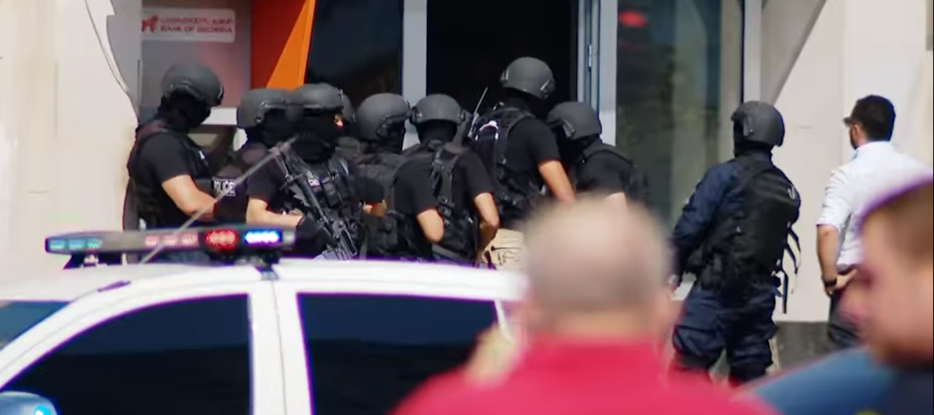 Спецоперация в Кутаиси завершена преступник задержан, все 12 заложников освобождены