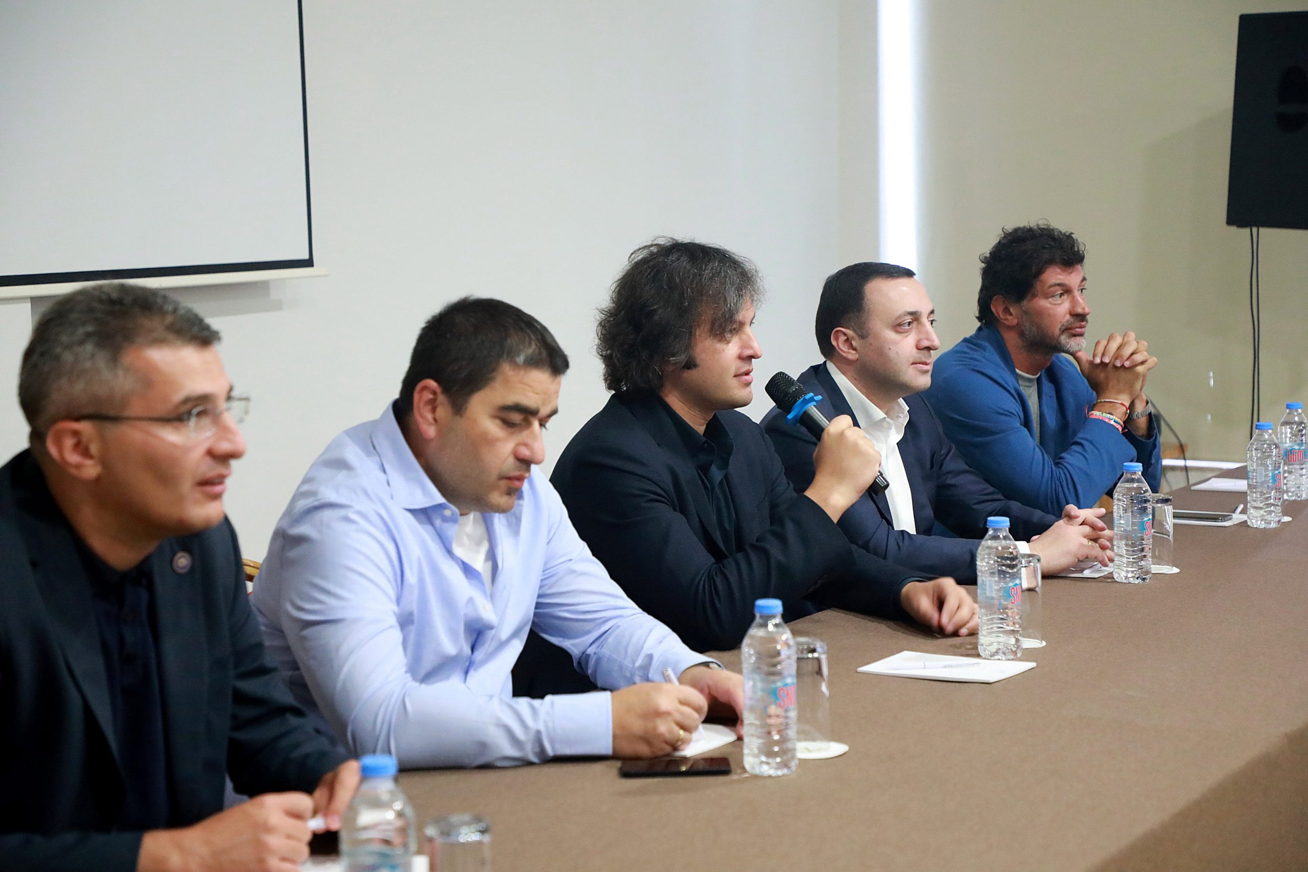 Власти Грузии провели выездную рабочую встречу в Кахети