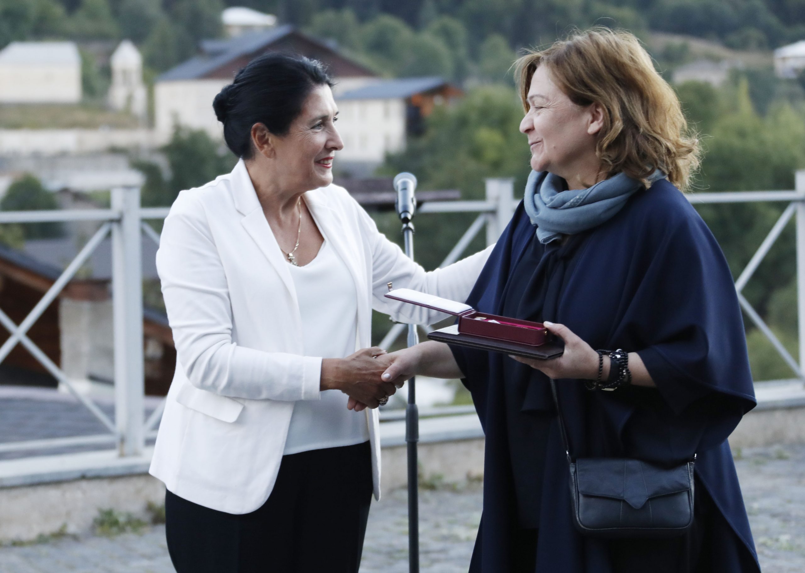 Президент Грузии наградила Медалью Чести сотрудников этнографического музея Сванети