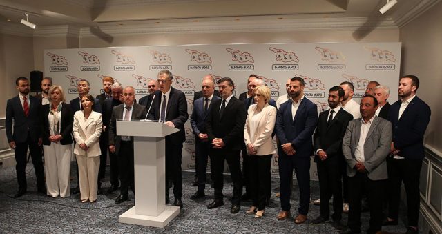 К «Силе народа» присоединились еще 5 депутатов «Грузинской мечты»