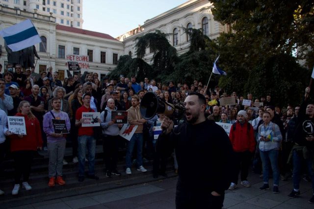 В Тбилиси прошла акция россиян против путинского режима и войны в Украине
