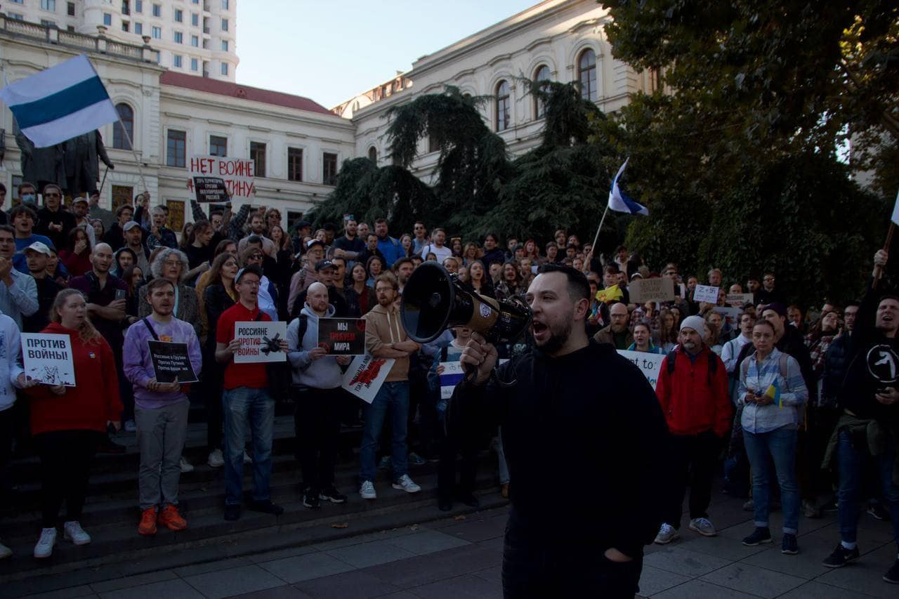 В Тбилиси прошла акция россиян против путинского режима и войны в Украине
