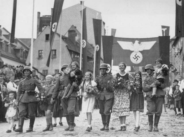 «Референдумы», чтобы опровдать аннексию чужих территорий, придумал не Путин