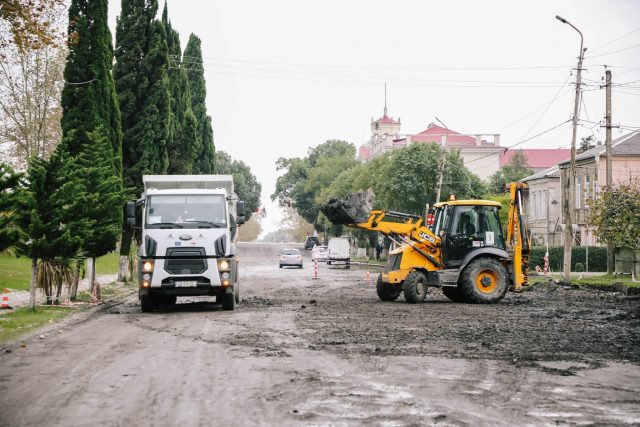 В Поти начались работы по полному ремонту дороги на набережной имени Нико Николадзе