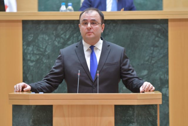 В парламенте оппозиция бойкотировала выступление министра юстиции Грузии