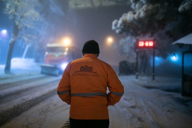 Мэрия Тбилиси для расчистки дорог использовала 160 тонн технической соли