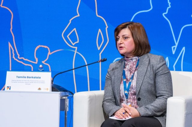 В Грузии увеличены пособия для детей из соцнезащищенных семей, отпускные по беременности и пенсии