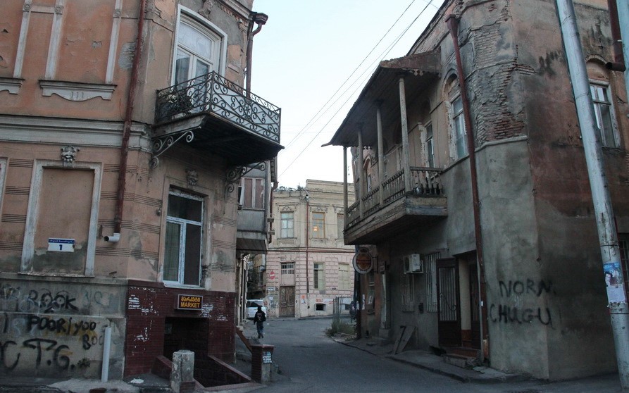 Мэрия Тбилиси и Сакребуло разработали новые программы замены ветхих зданий в исторических районах