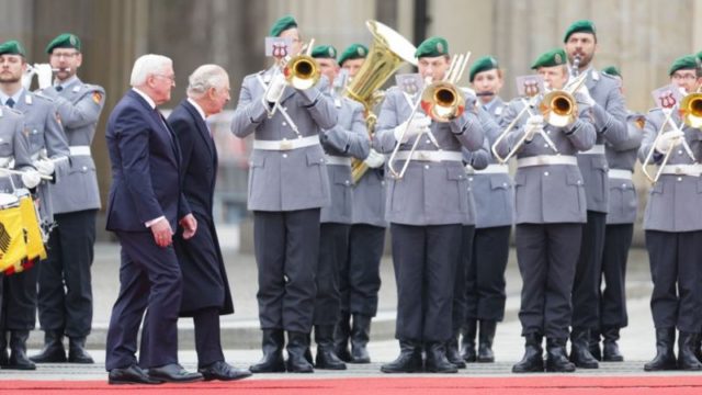 Король Карл III совершает свой первый зарубежный визит в Германию