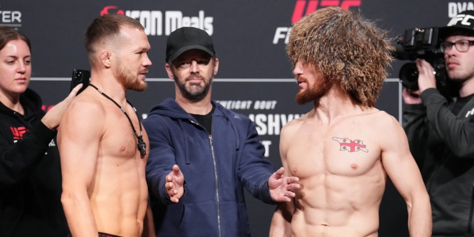 Мераб Двалишвили победил российского бойца Петра Яна в главном поединке турнира UFC Fight Night 221