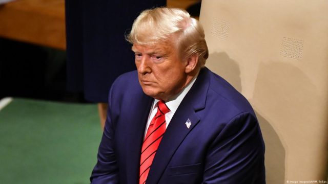 Дональд Трамп предстанет перед судом за подкуп порнозвезды