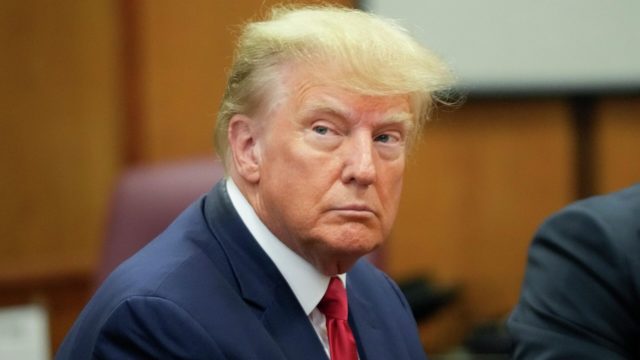 Трамп грозит ввести пошлины в отношении европейских стран за отказ поддержать аннексию Гренландии