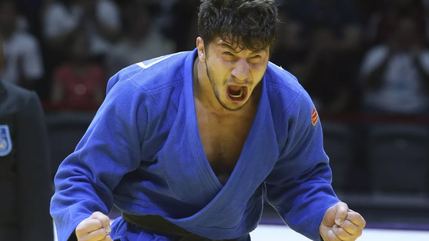 Лука Майсурадзе завоевал золотую медаль на чемпионате мира в Дохе