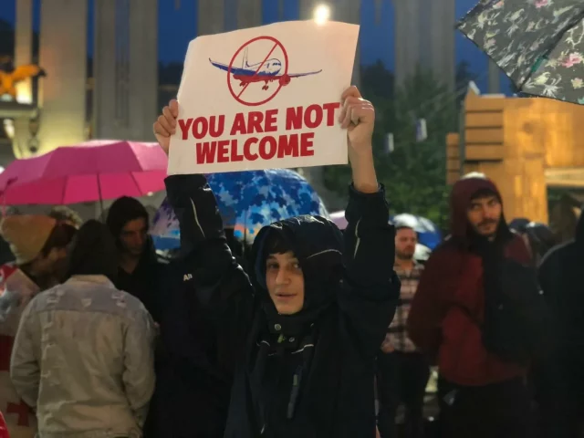 В Тбилиси прошла акция протеста из-за возобновления авиасообщения между Россией и Грузией