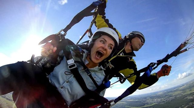 В Грузии возобновились коммерческие полеты на парапланах