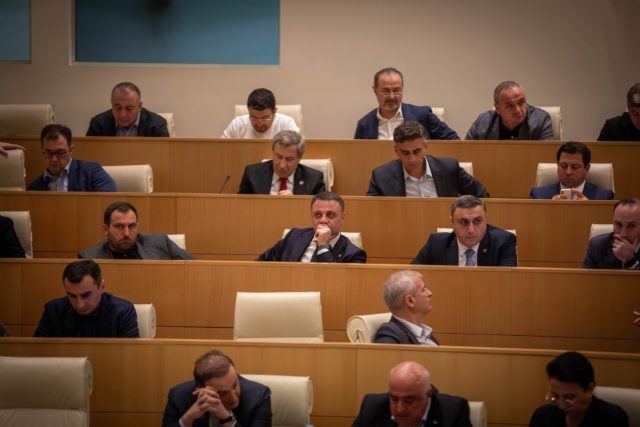 Парламент Грузии преодолел вето президента на закон "О Национальном банке Грузии"