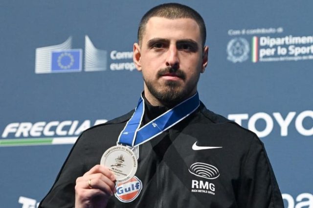 Сандро Базадзе завоевал серебро на чемпионате мира в Италии