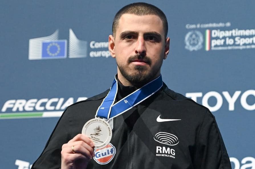 Сандро Базадзе завоевал серебро на чемпионате мира в Италии