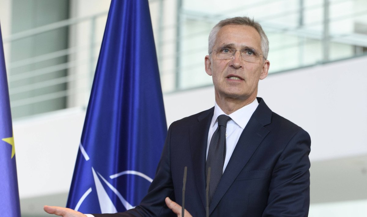 Йенс Столтенберг остается генсеком НАТО еще на год