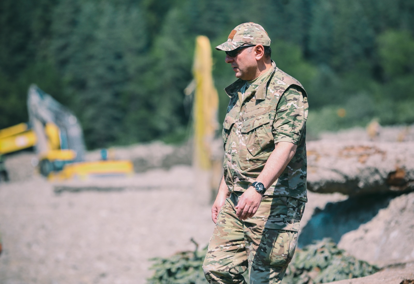 Зону стихийного бедствия в Шови посетил министр внутренних дел Грузии