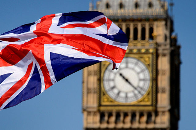 Великобритания ввела транзитные визы для граждан Грузии