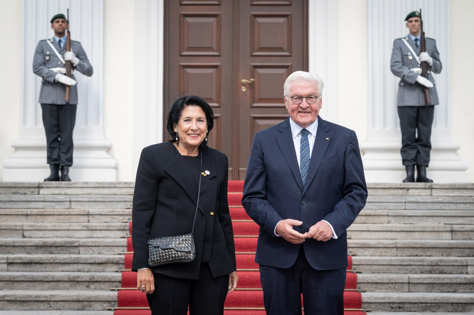 Зурабишвили посетила Германию, нарушив конституцию Грузии