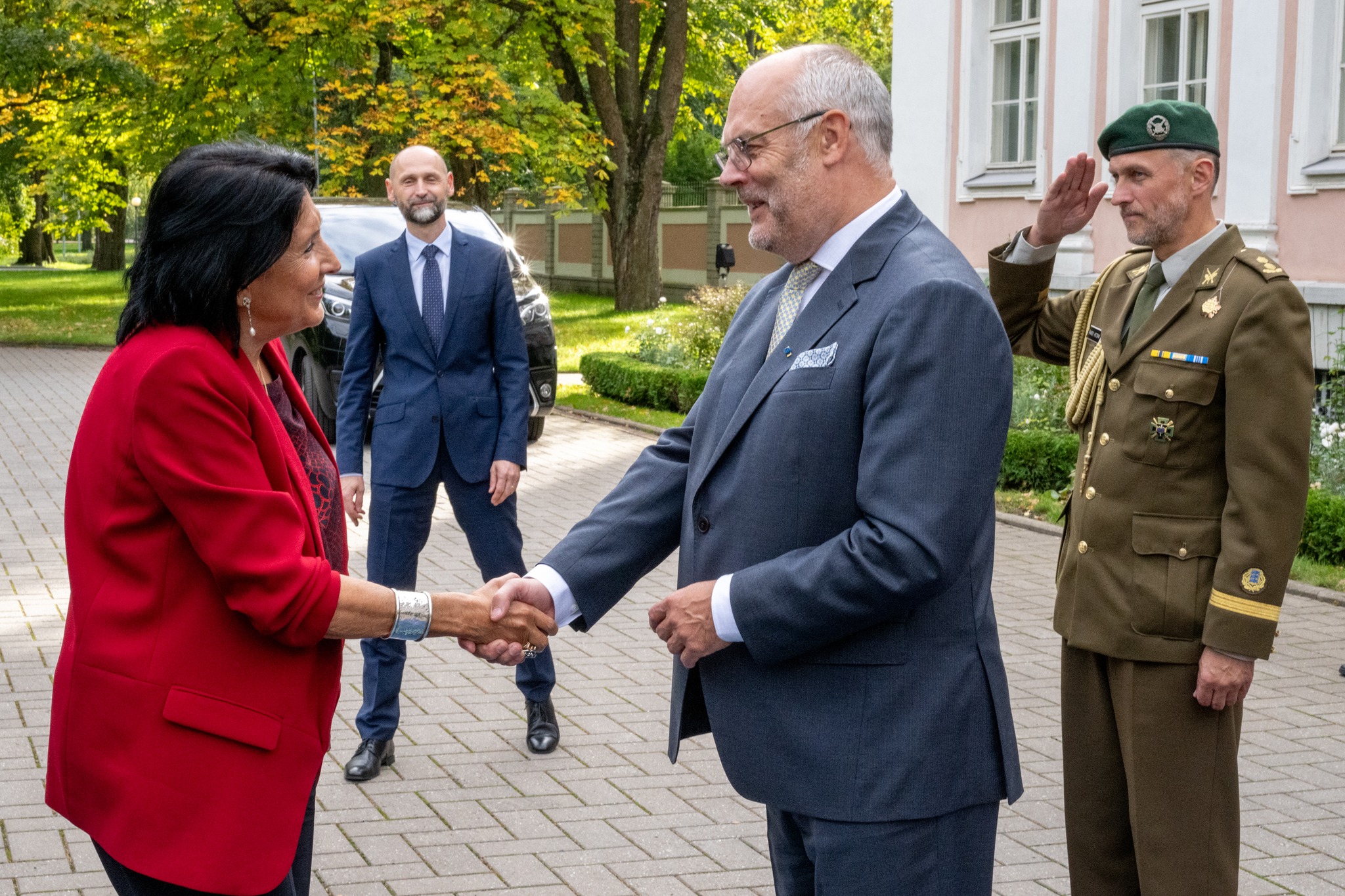 Зурабишвили без согласования с правительством продолжает проводит европейское турне