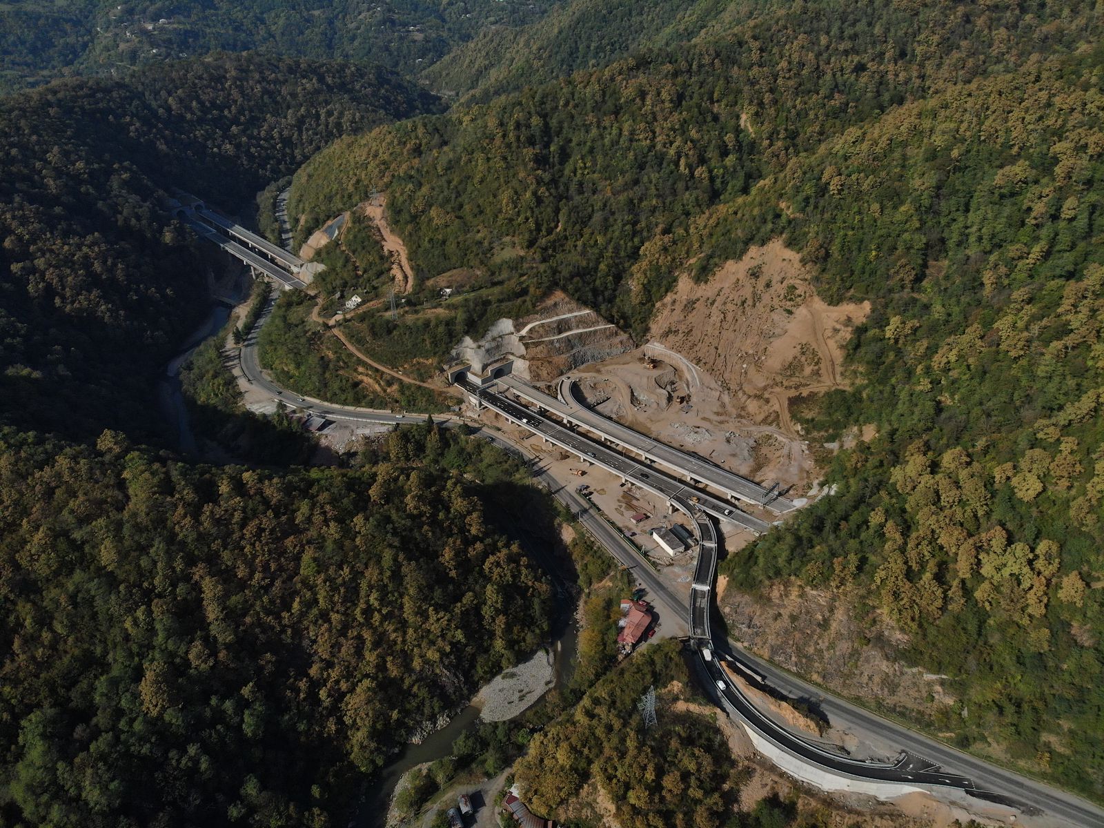 В Грузии открыт новый участок скоростной трассы Восток-Запад (Е-60)